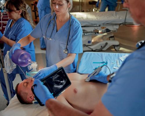 SonoSite iViz手持式超聲儀適合用戶的手掌。 在床邊和現(xiàn)場惡劣的臨床環(huán)境中，它都能提供快速解答。 它結(jié)合了卓越的成像性能，超機動性和單手操作，同時允許操作員與同事協(xié)作并共享信息。 ＃RSNA19 #RSNA＃RSNA2019 #POCUS